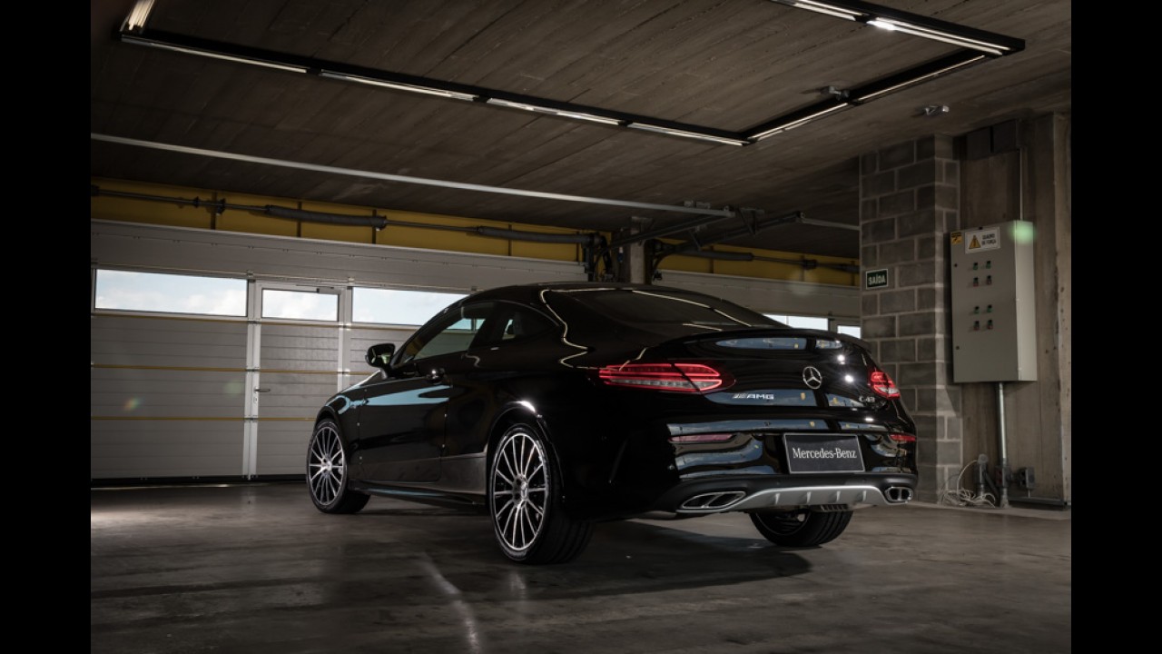 Mercedes-AMG promove "dia das crianças grandes" com novos esportivos no Velocittà