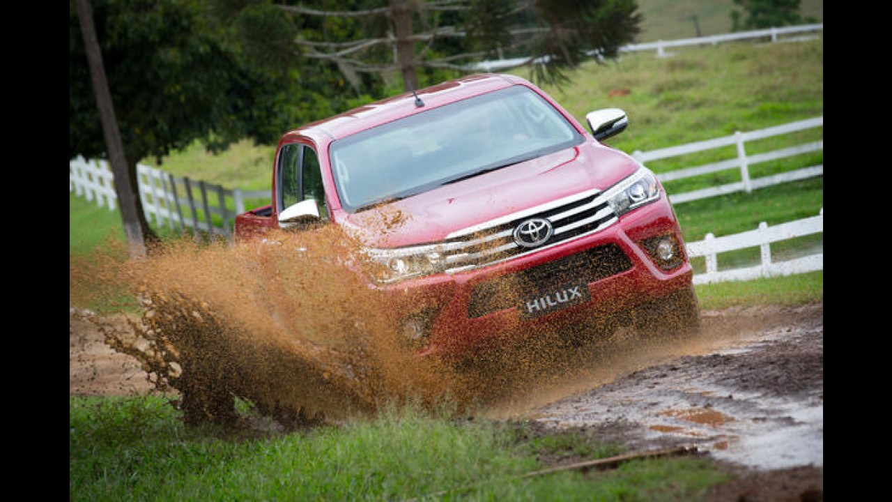Volta rápida: Nova Hilux 2016 muda de corpo sem perder a alma
