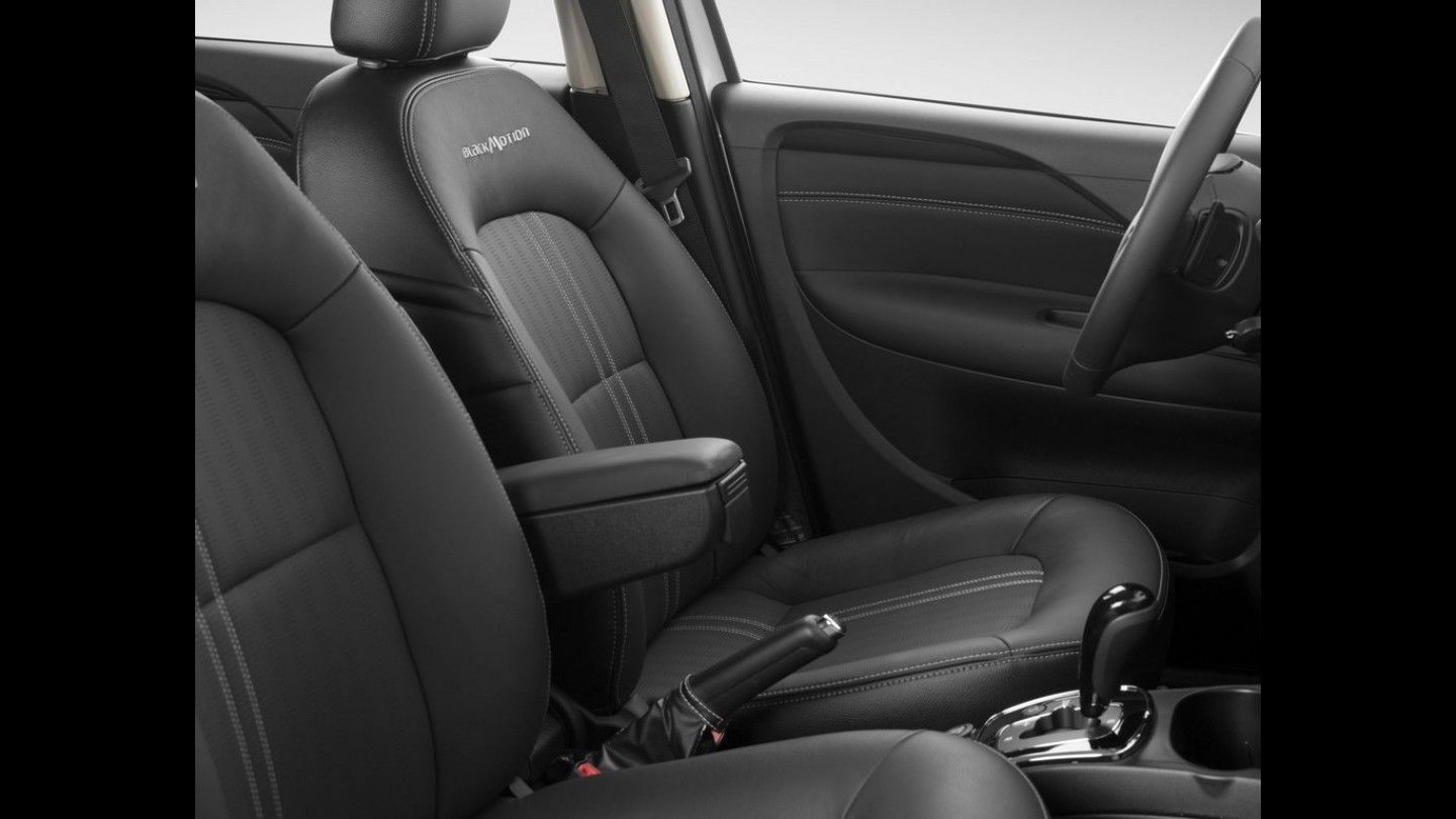 Mais equipado, Fiat Linea série Blackmotion chega por R$ 70 mil