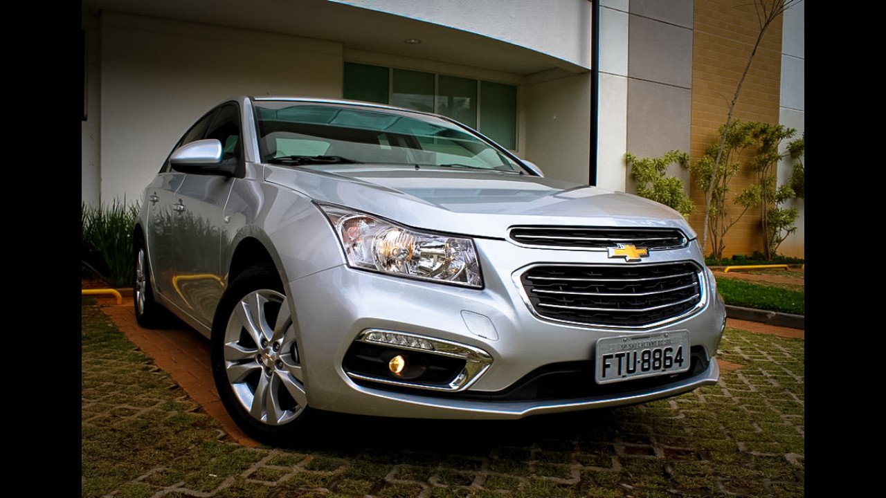 Teste CARPLACE: renovados, Fluence e Cruze brigam pelo G4 dos sedãs
