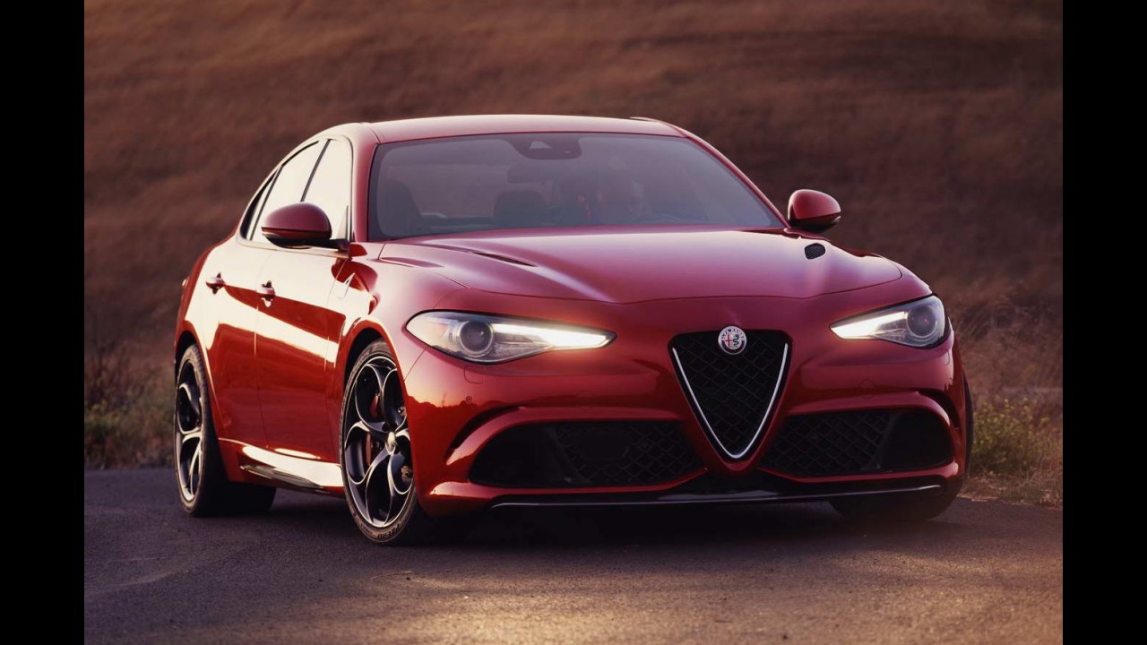 Chefe de design da FCA posta foto e revela interior do novo SUV da Alfa Romeo