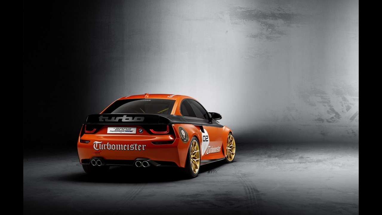 BMW 2002 Hommage "troca de roupa" para Pebble Beach