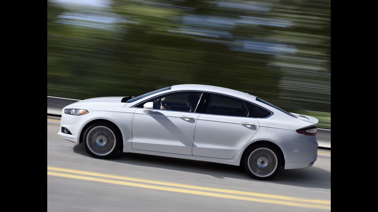 Recall: Fusion e New Fiesta têm risco de abertura das portas em movimento