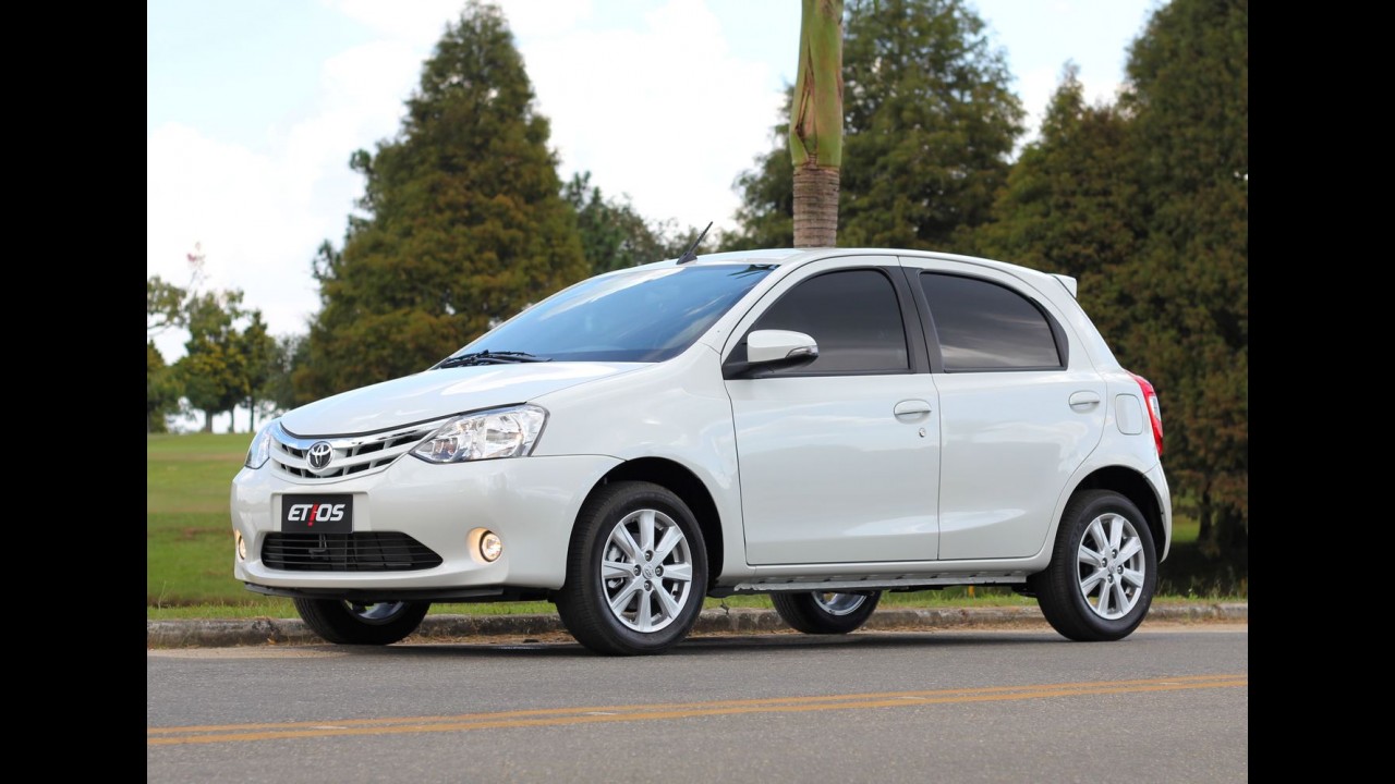 Fiat Mobi sai na frente do VW up! nas vendas de julho; Etios passa Palio