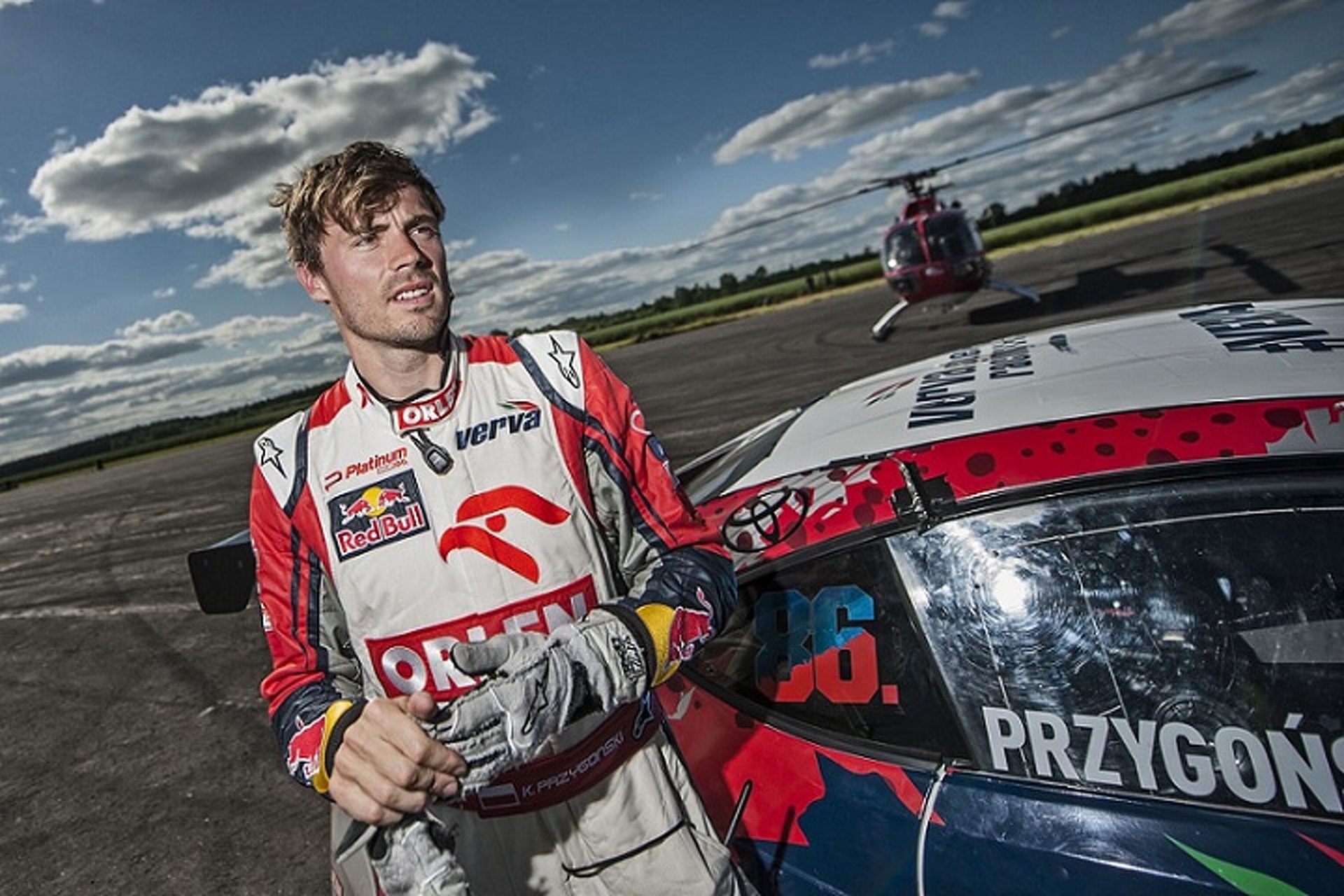Watch as Daredevil Felix Baumgartner Drifts a Helicopter