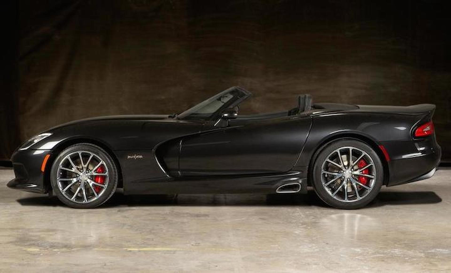 Aftermarket SRT Viper Convertible Shows Off Its Seamless Beauty