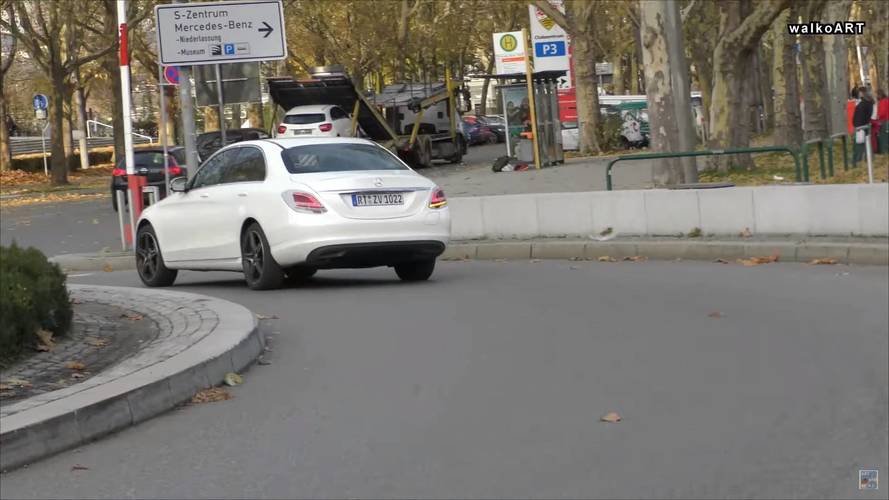 2018 Mercedes C350e facelift spy photo