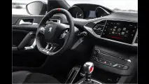 Löwe krallt nach Golf GTI