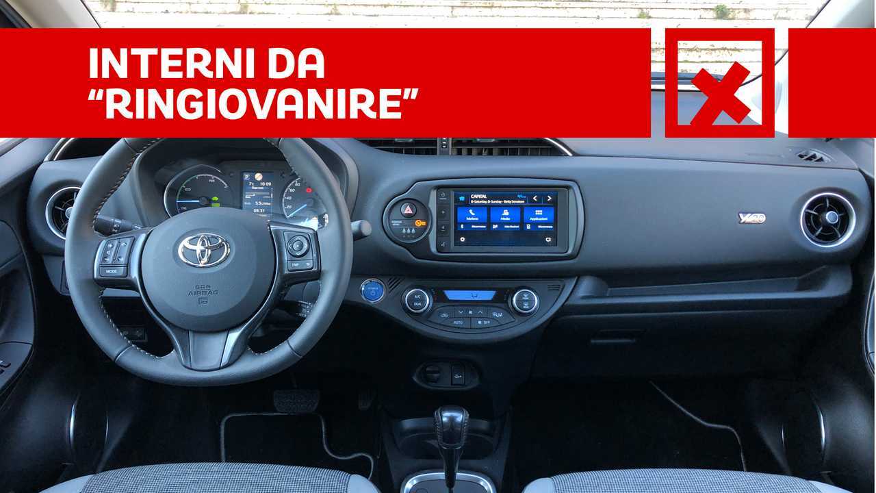 Toyota Yaris Hybrid Y20 - Pro e Contro