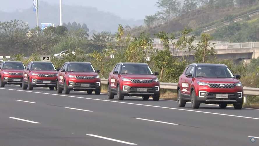 Récord Guinness: ¡55 SUV autónomos en marcha!