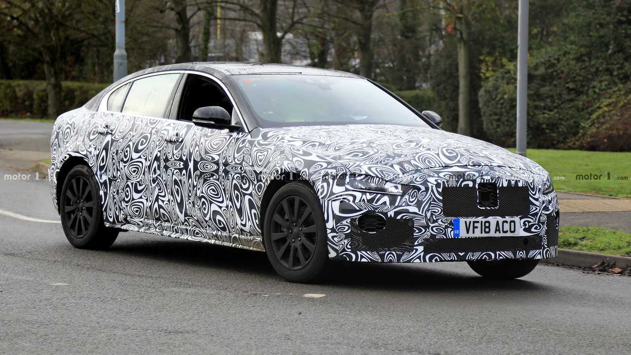 Шпион фото 2020 Jaguar XE