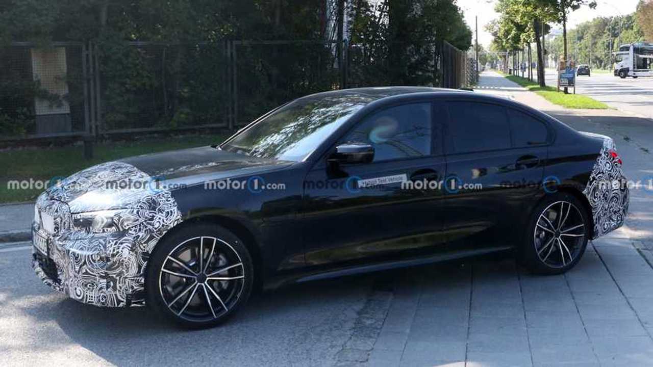 BMW Serie 3 restyling, le foto spia dell'ibrida plug-in