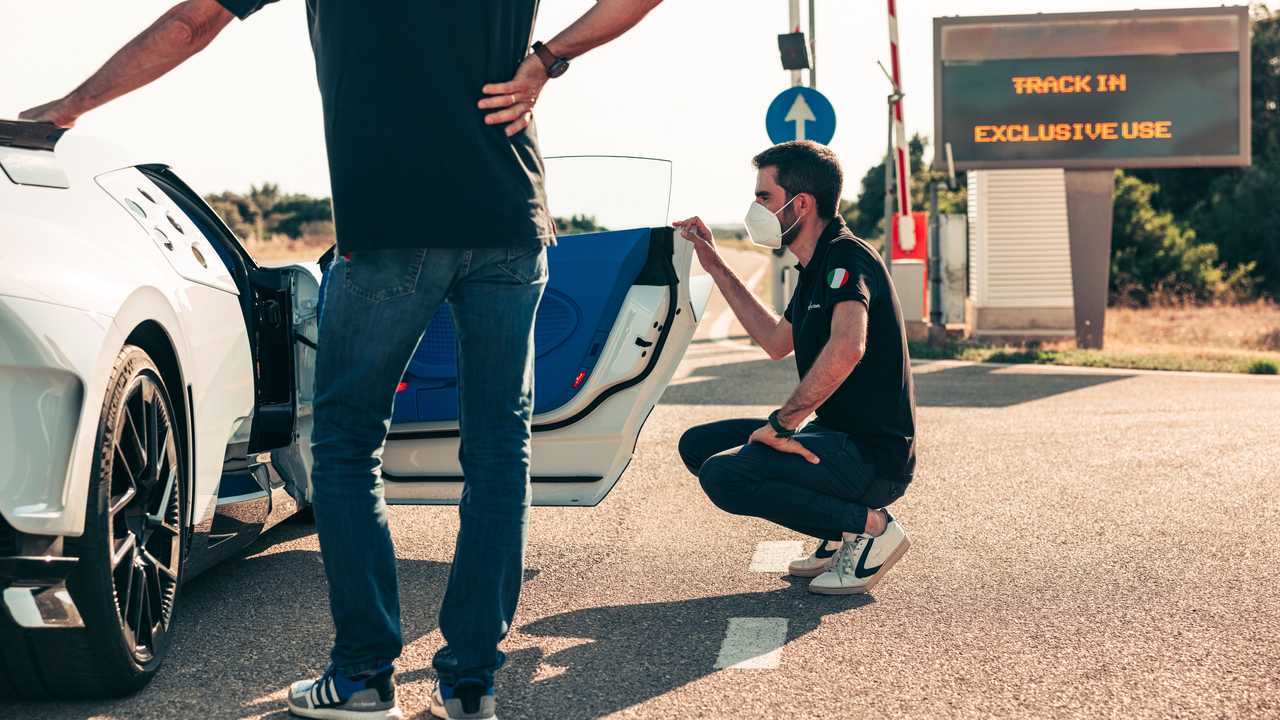 Bugatti Centodieci, i collaudi sulla pista di Nardò