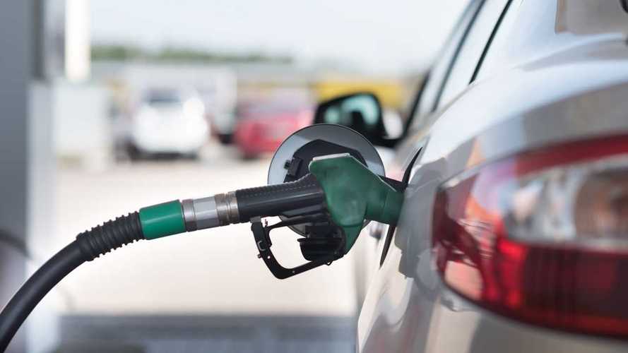 Here's Why You Should Stop Fueling Up When Pump Clicks Off