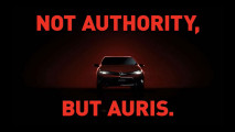 Toyota, lo spot dell'Auris con l'androgino Stav Strashko 