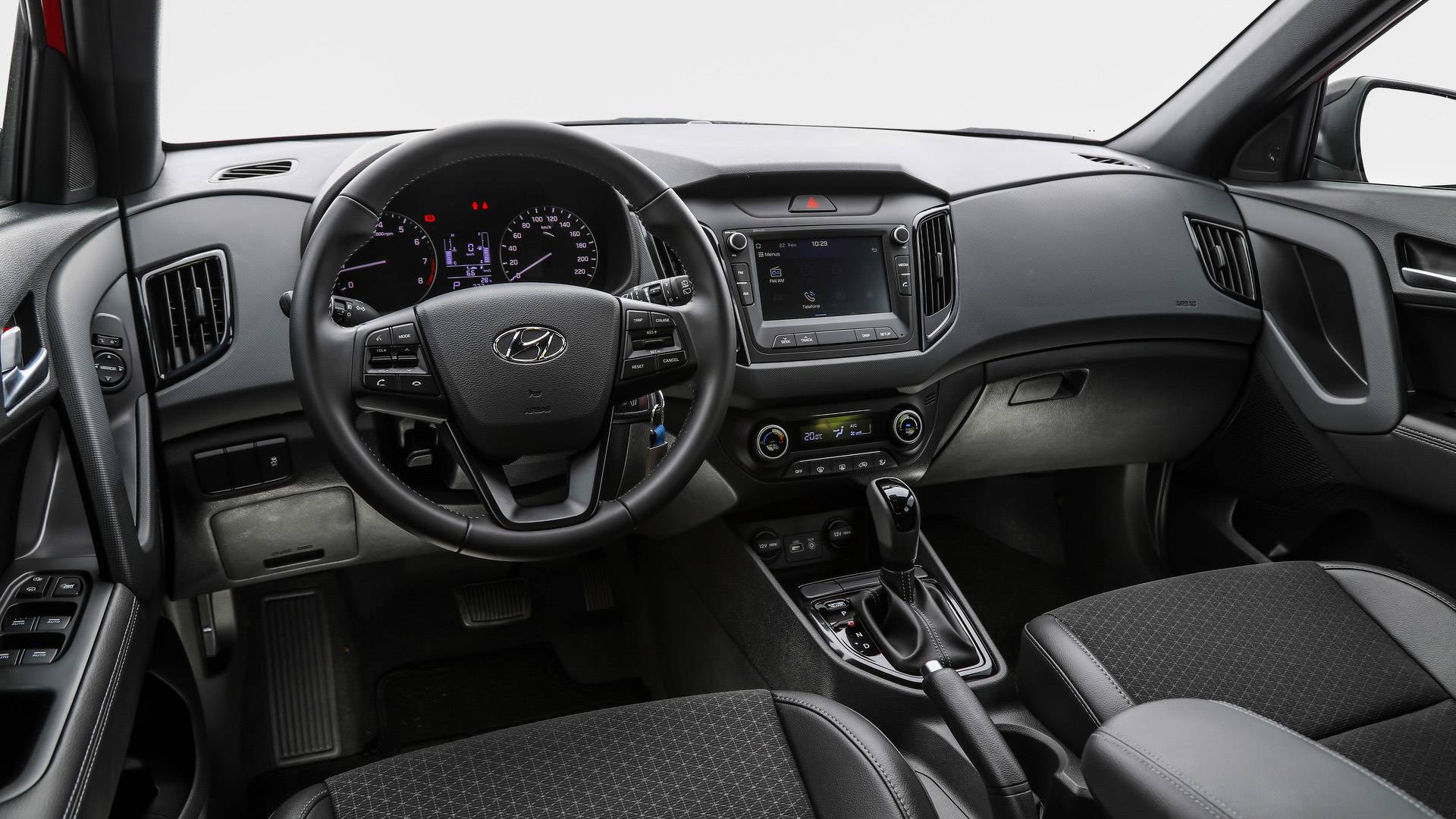 Comparativo Hyundai Creta Sport x Chevrolet Tracker Premier Motor1