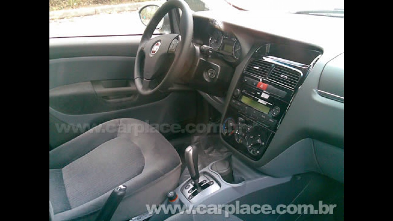 Exclusivo!! Flagramos o novo Fiat Linea Dualogic 2009 - Veja foto do interior