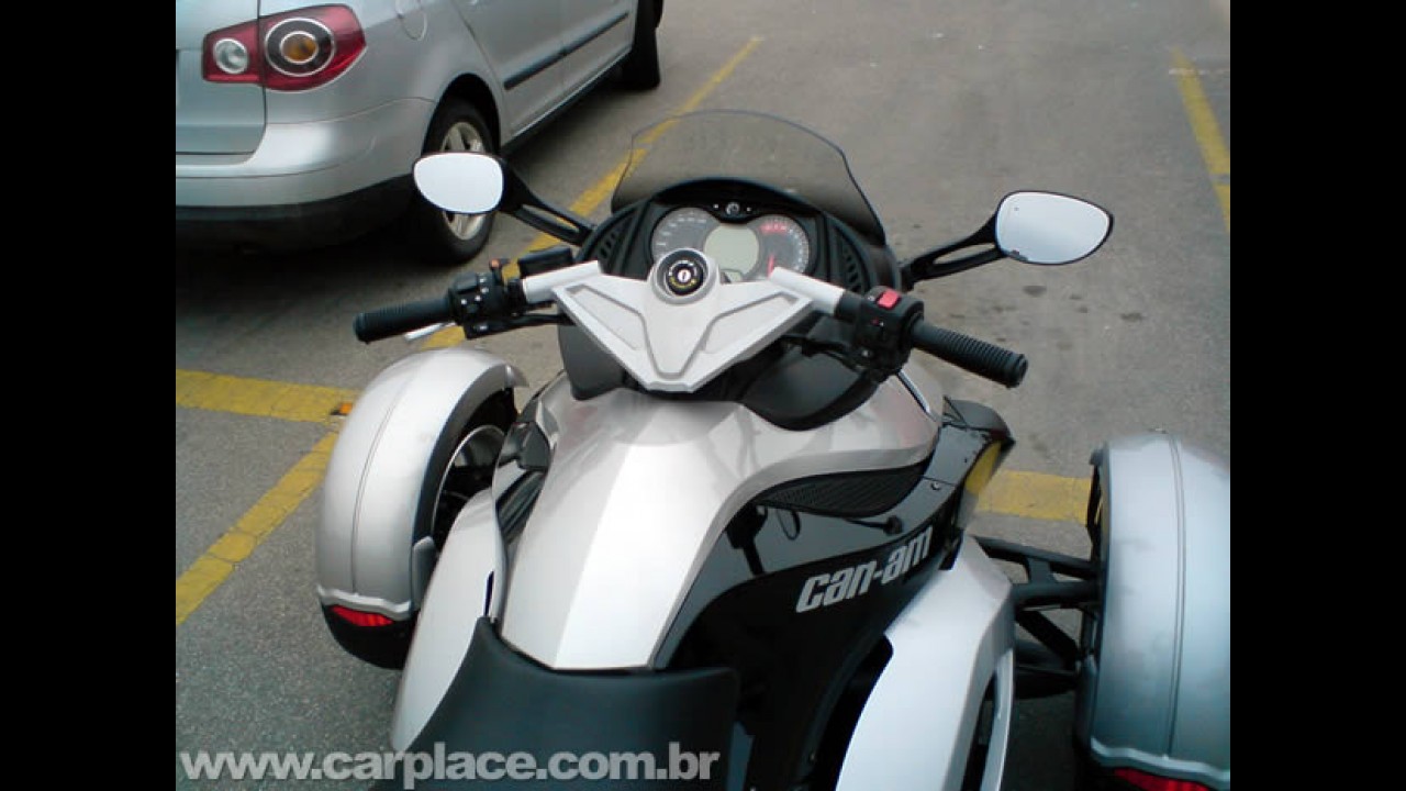 Rodando por aí: Leitor fotografa um CAN-AM Spyder Roadster em Florianópolis