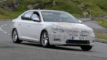 Skoda Superb facelift spy photo