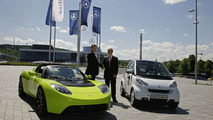 Strategic partnership: Daimler acquires stake in Tesla