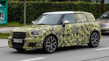 Next generation MINI Countryman spy photo