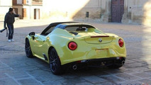 Production Alfa Romeo 4C Spider spy photo / autoblog.it