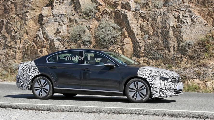 2019 VW Passat GTE facelift spy photo