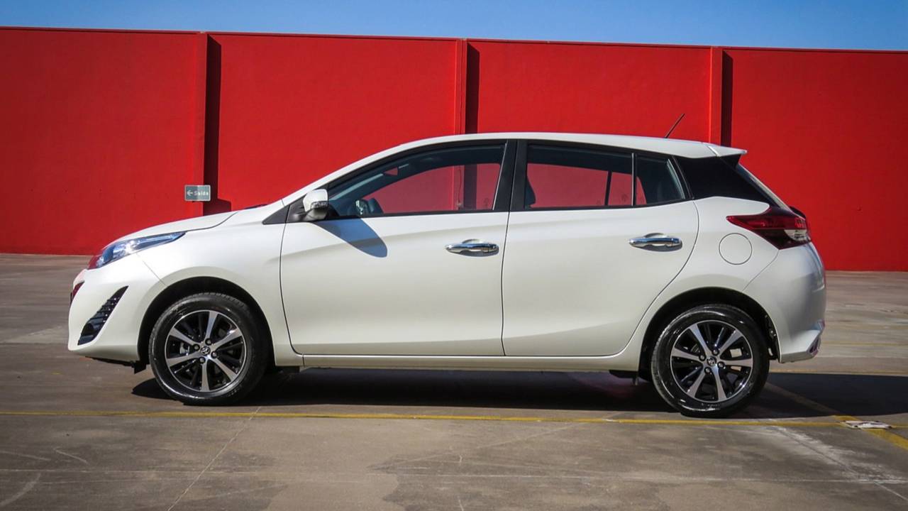 Comparativo Toyota Yaris x VW Polo