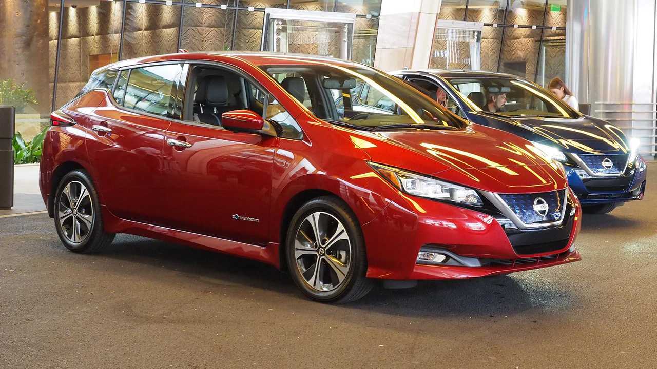 2018 Nissan Leaf in red