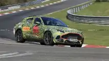 Aston Martin DBX, le foto spia