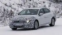 Volkswagen Passat 2019, le foto spia del restyling