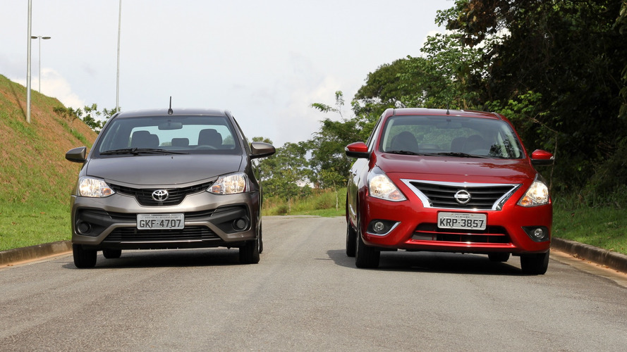 Toyota Etios Sedan AT x Nissan Versa CVT