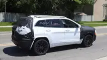 2018 Jeep Cherokee spy photo