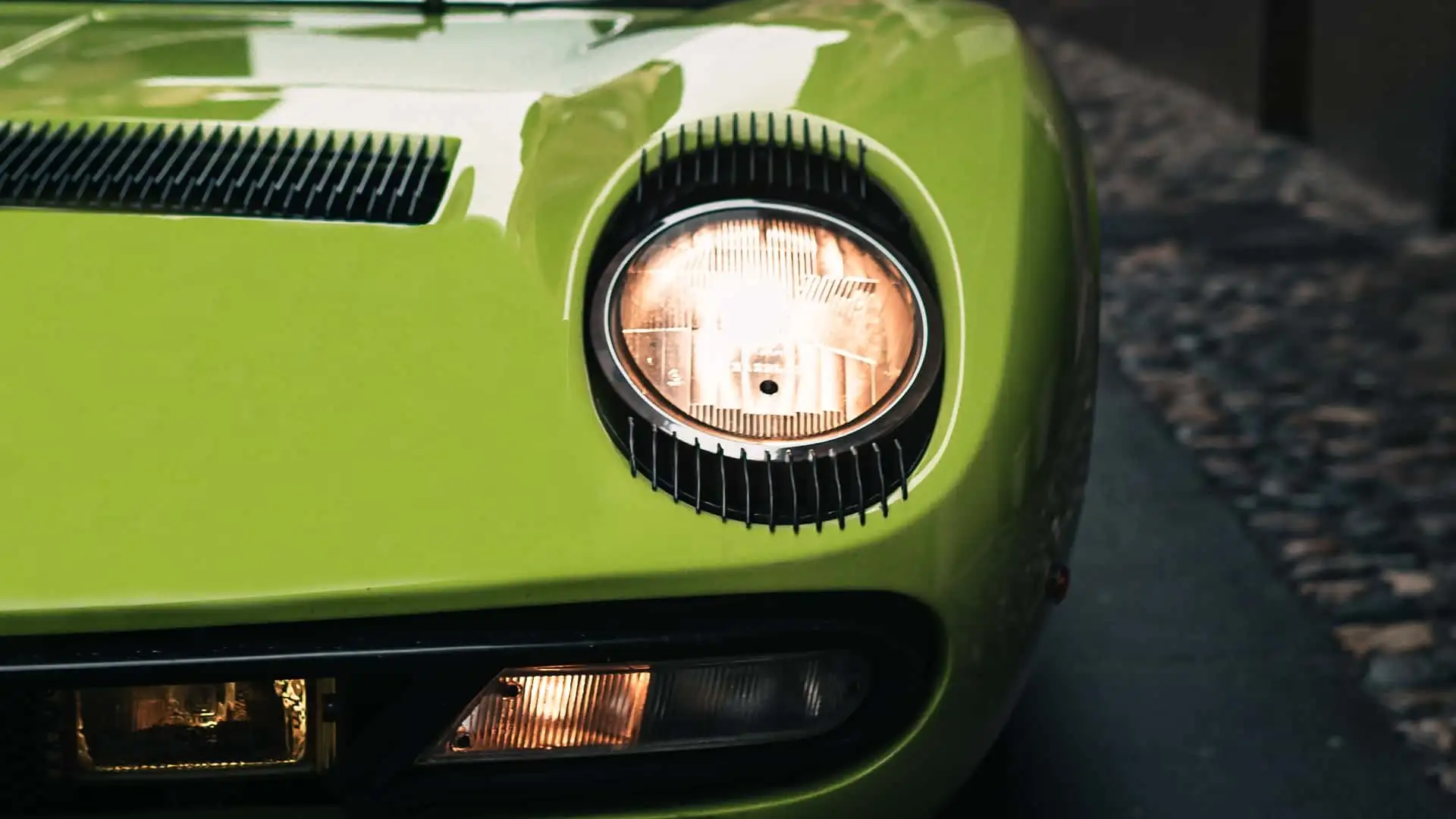 https://cdn.motor1.com/images/mgl/xq3geq/s1/lamborghini-miura-s.webp