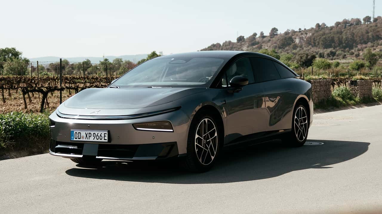 Al volante del Xpeng P7+ 2026, una berlina eléctrica oriental de representación