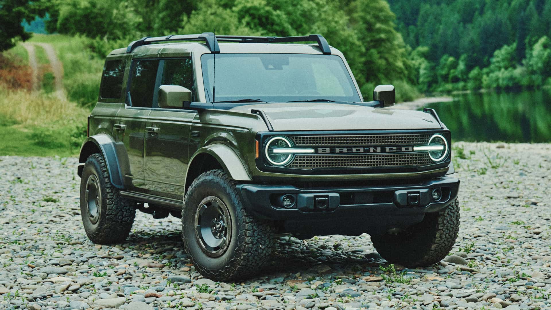 https://cdn.motor1.com/images/mgl/xq3rZ6/s1/2027-ford-bronco-filson.jpg