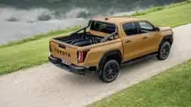 Toyota Hilux (2026) Ibrido 48V Invincible