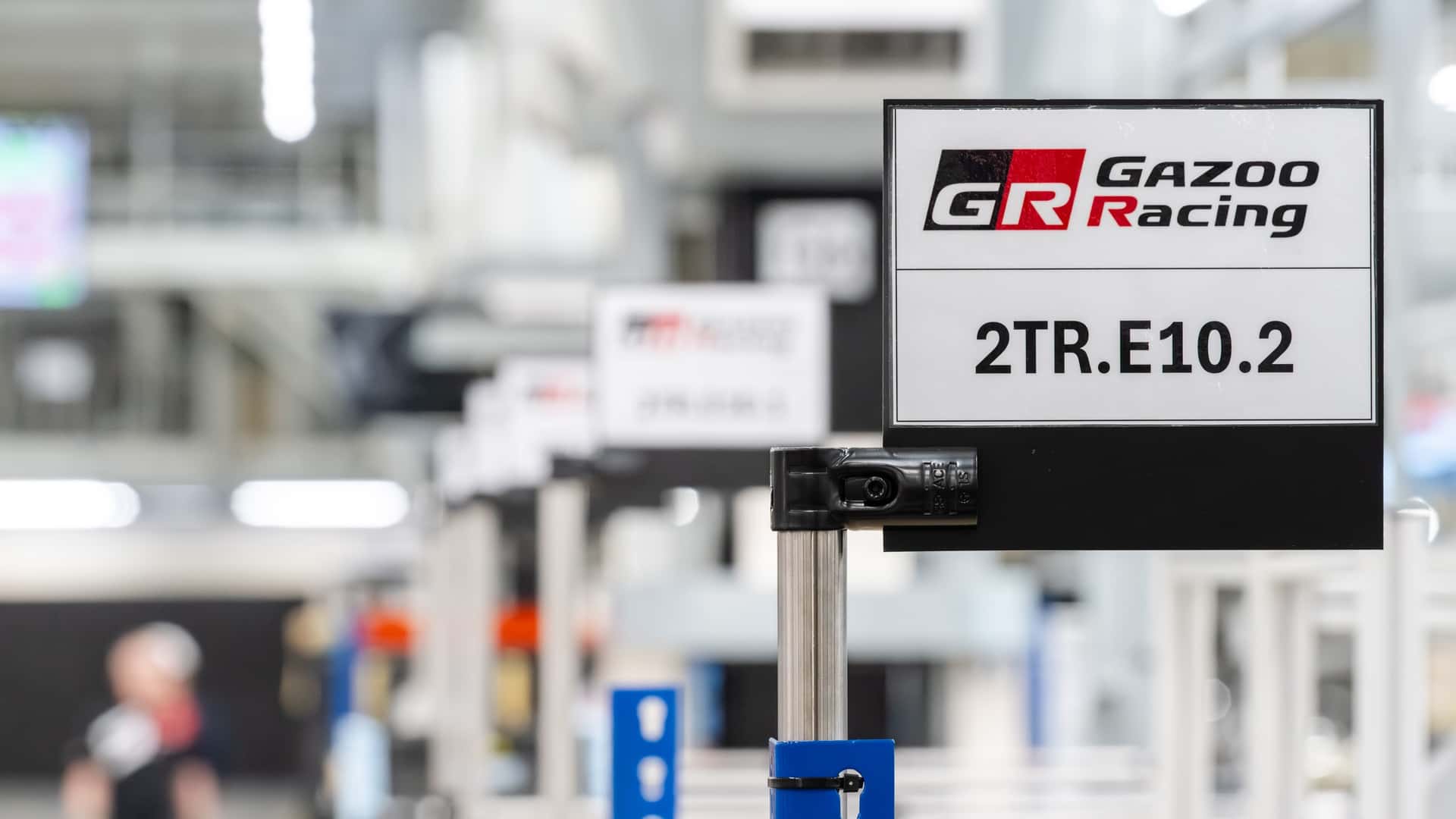 https://cdn.motor1.com/images/mgl/xq3zr6/s1/toyota-gr-corolla-uk-plant-tour.jpg