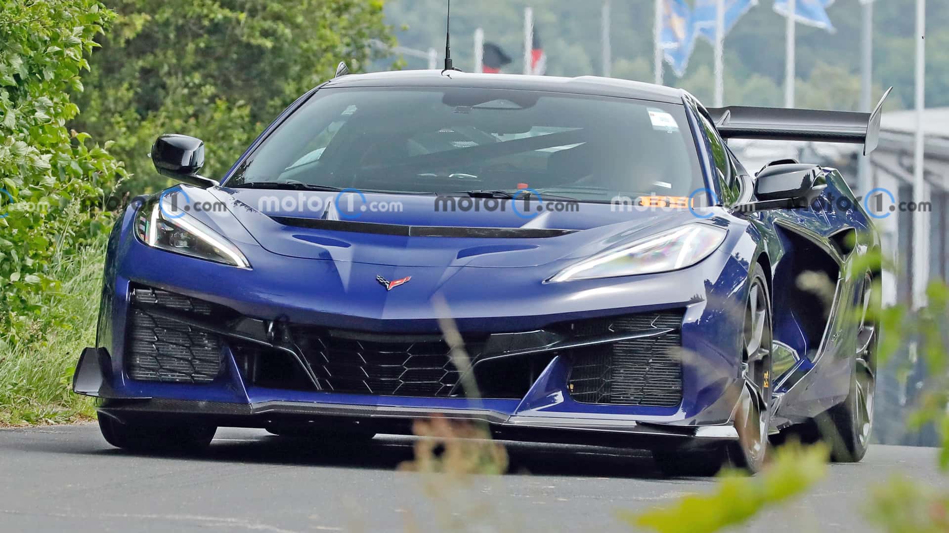 https://cdn.motor1.com/images/mgl/xqA8Bv/s1/2026-chevrolet-c8-corvette-zora-spy-shots-undisguised-exterior-1.jpg