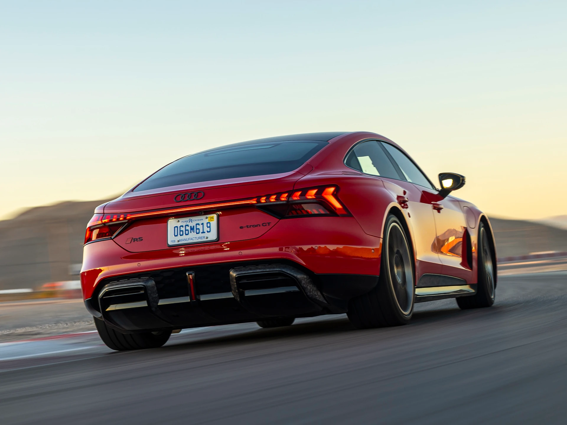 2025-audi-rs-e-tron-gt-first-