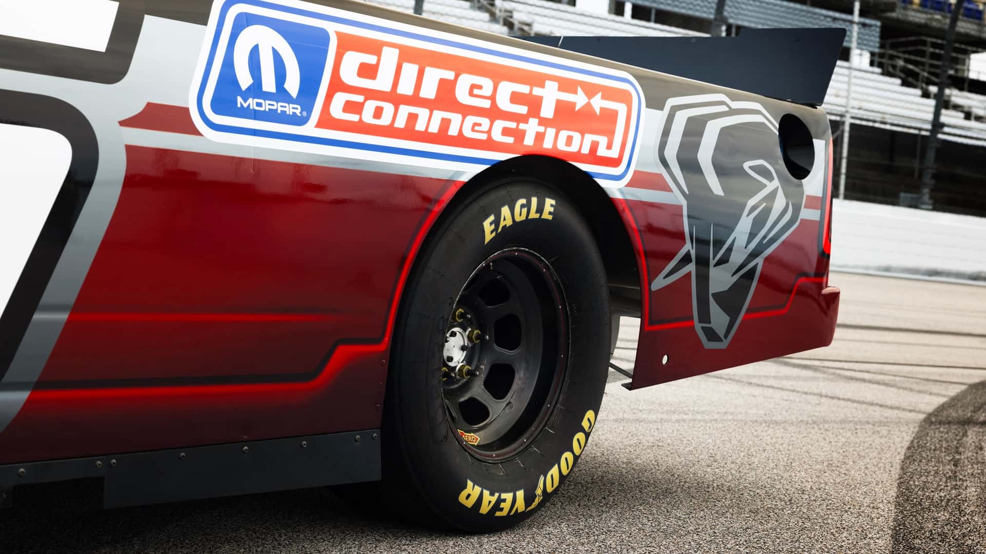 https://cdn.motor1.com/images/mgl/xqAyOp/s1/ram-1500-race-truck-concept.jpg