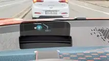 Mini Aceman (2025): Das Heap-up-Display basiert auf einer ausfahrenden Plexiglas-Scheibe