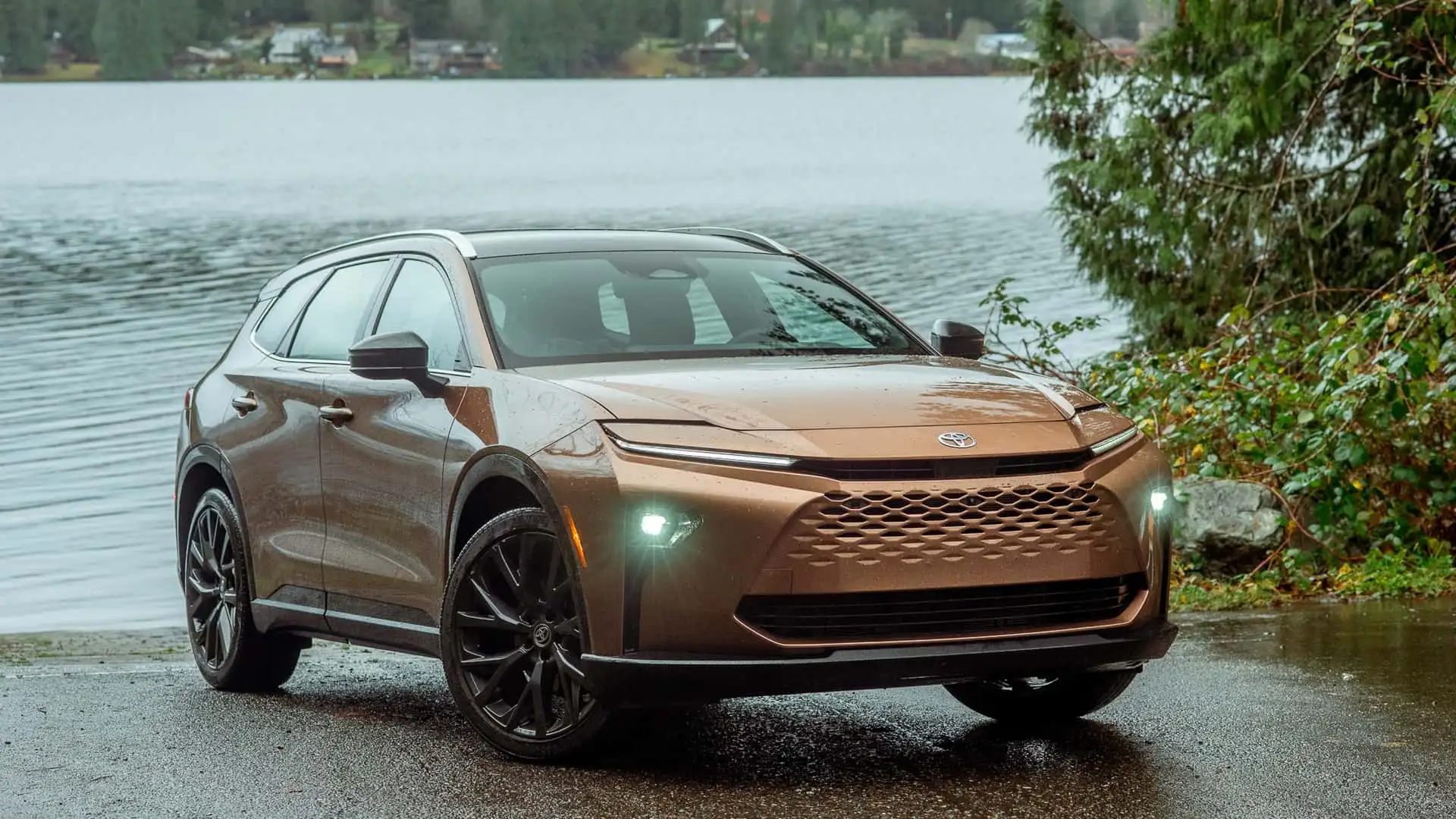 https://cdn.motor1.com/images/mgl/xqK4Op/s1/2025-toyota-crown-signia-review.webp