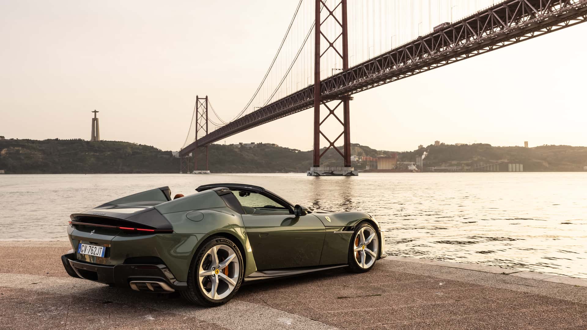 https://cdn.motor1.com/images/mgl/xqKNNk/s1/2025-ferrari-12cilindri-spider-first-drive-review.jpg