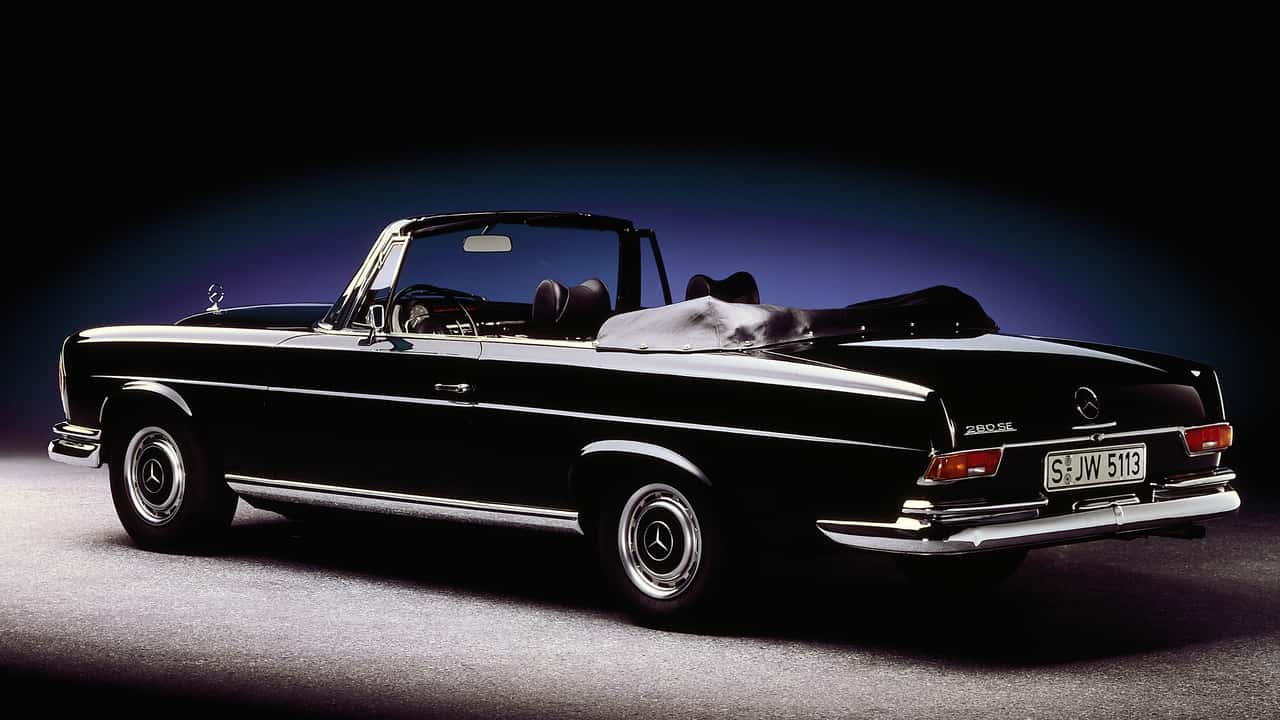 Mercedes célèbre les cabriolets et Bruno Sacco à Auto e Moto d'Epoca 2024