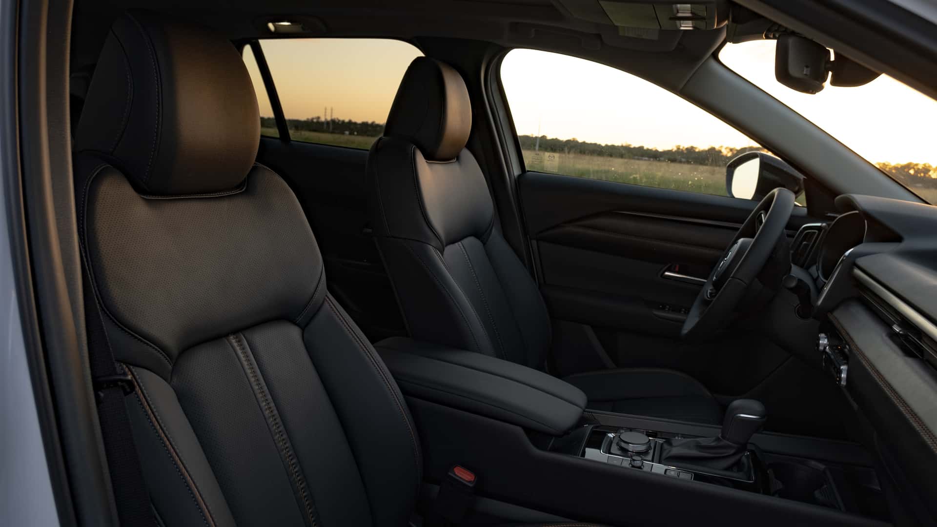 https://cdn.motor1.com/images/mgl/xqKm1w/s1/2025-mazda-cx-50-hybrid-first-drive-review.jpg