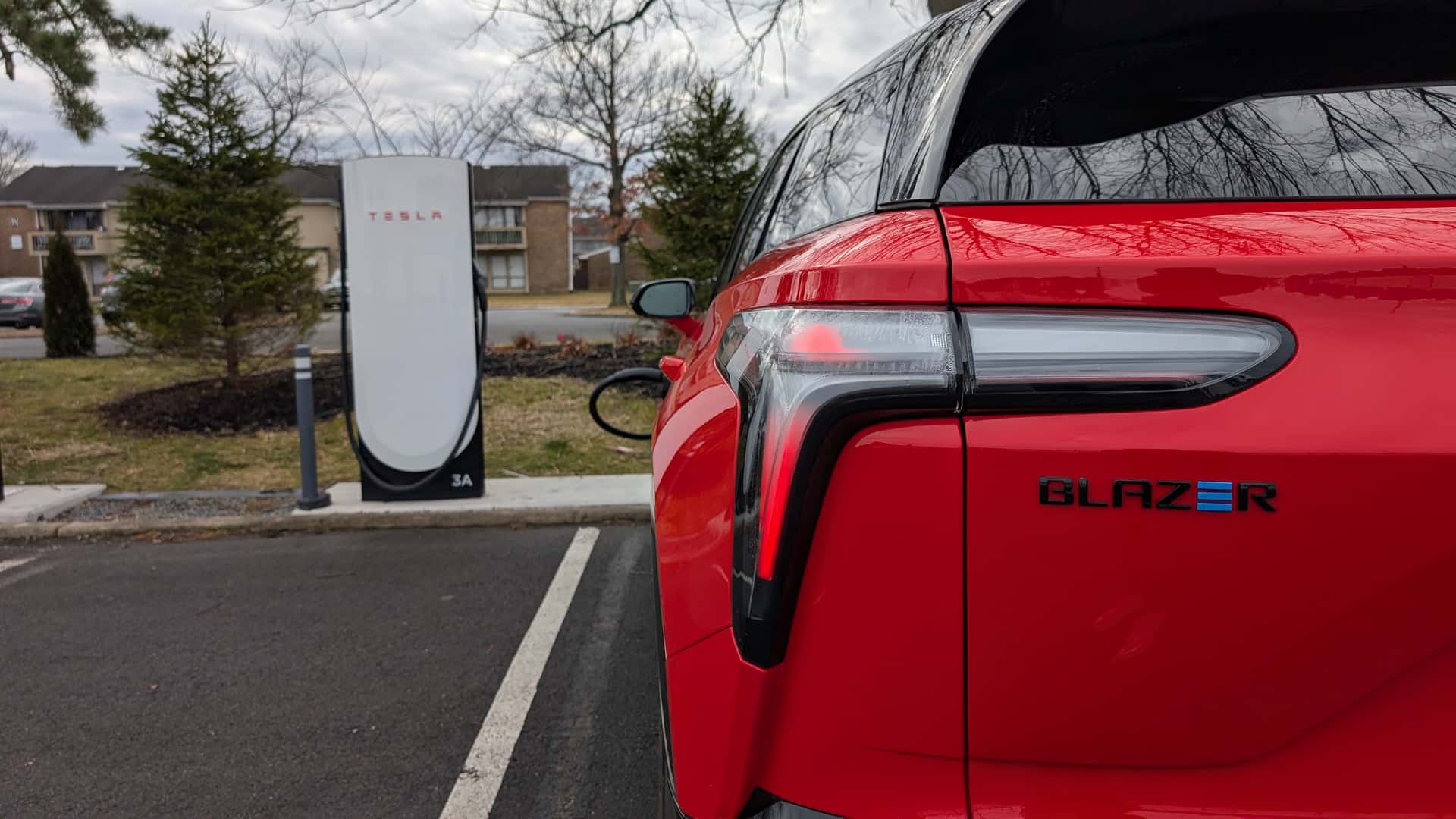 Estudio Revela: Conductores de Eléctricos Son Más Felices con sus Vehículos que los de Gasolina