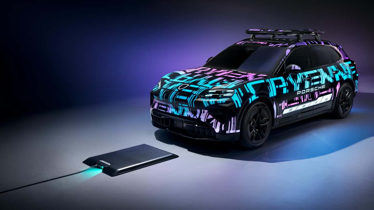 Porsche Cayenne Electric als Technologieträger mit induktivem Laden