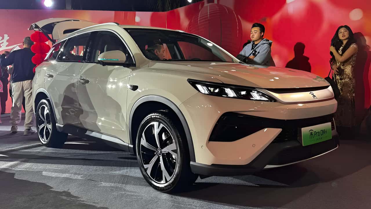 Em alta no Brasil, BYD despenca na China em janeiro