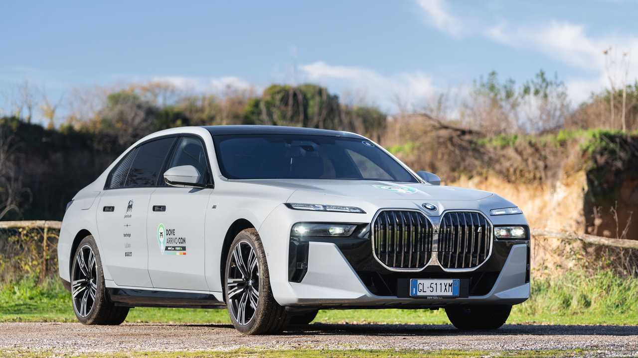 BMW i7
